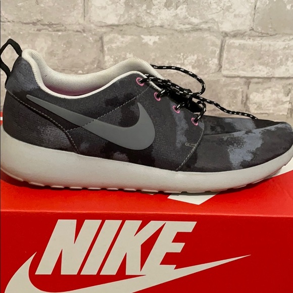 Nike Shoes - Nike Rosche size 8.5